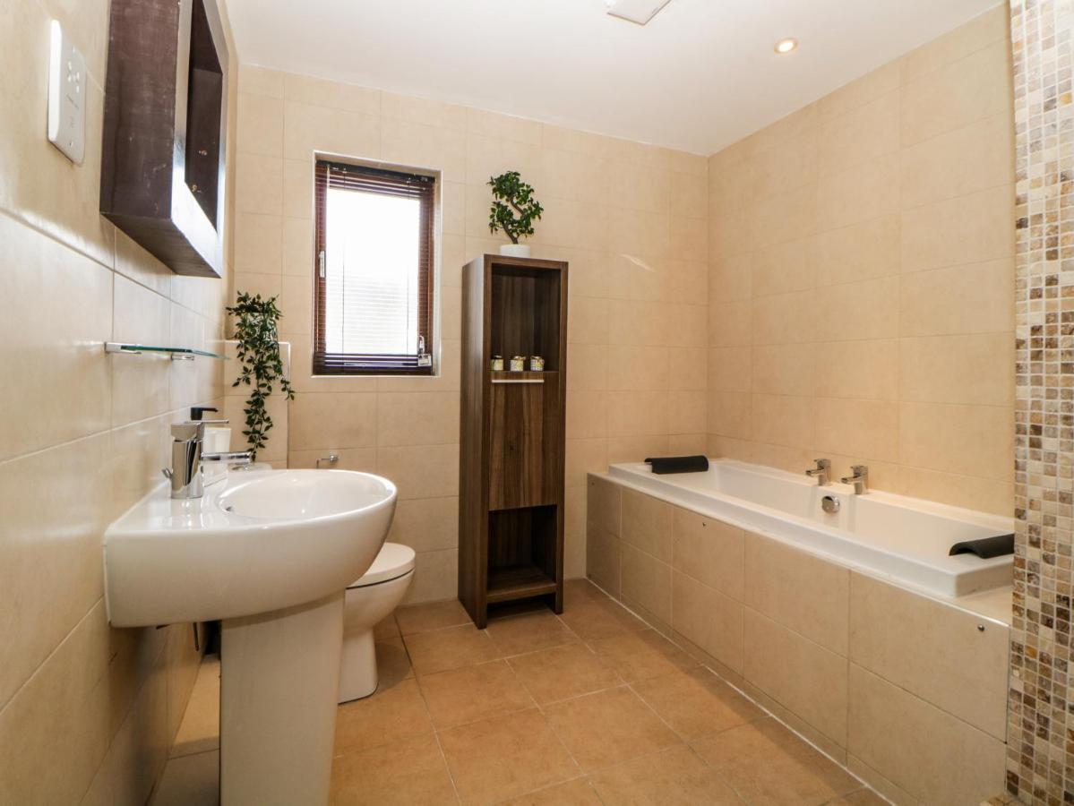 Villa Iroko à Torpoint Extérieur photo